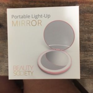 Light up compact mirror